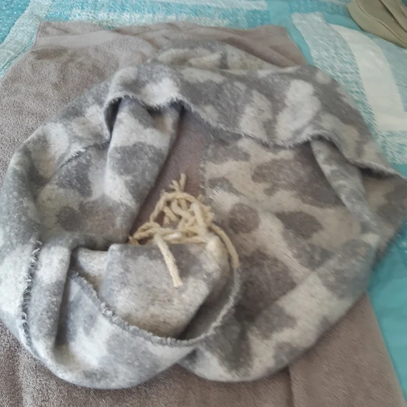 Scarf - Picture 3 of 3